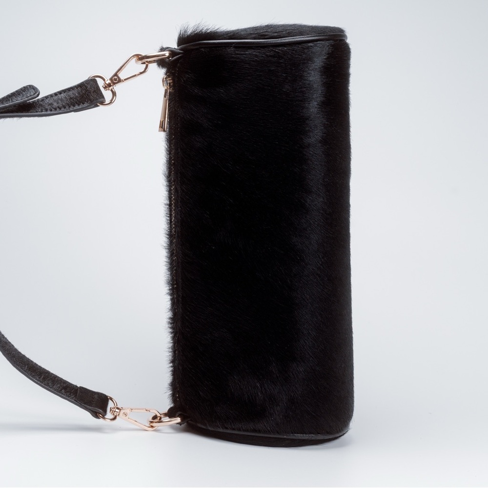 Black horse hair bag - Luxe pony hair texture, gold hardware, detachable strap - Picture 6 of 6